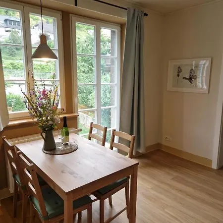 Rebhaus Adams Apartment *