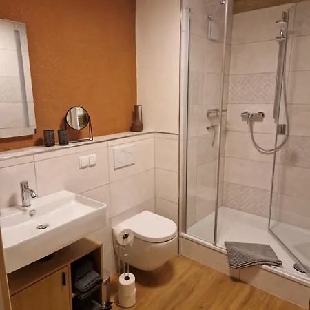 Rebhaus Adams Apartment *