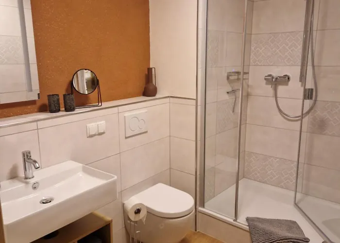 Rebhaus Adams Apartment *